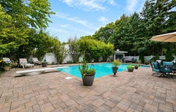 4 Royal Oak Court, Holbrook, NY 11741