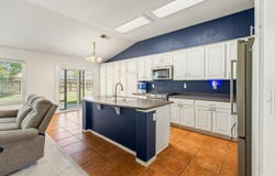 916 W Windsor Drive, Hanford, CA 93230
