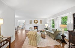 541 Dundee Road, Glencoe, IL 60022
