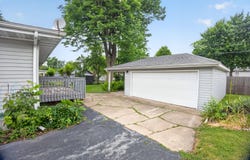 922 E Crestview Court, Crown Point, IN 46307