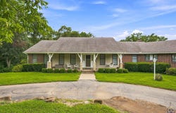 2401 NW 45th TER, Topeka, KS 66618