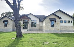 105 PIONEER TRL, Adkins, TX 78101