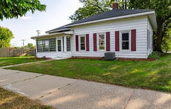 216 3rd Ave S, Onalaska, WI 54650