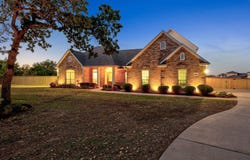 116 Oak Plaza Dr, Georgetown, TX 78628