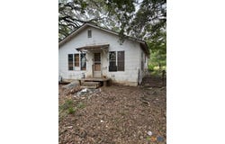 603 Davis Avenue, Yoakum, TX 77995