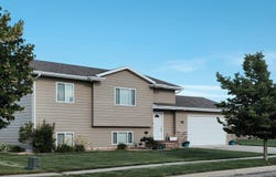 2025 Miller Lane, Aberdeen, SD 57401