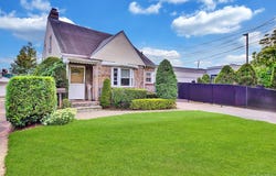 569 Greenway E, West Hempstead, NY 11552