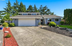 2069 Cedar Ct, NorthBend, OR 97459