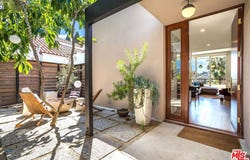 6826 Iris Cir, Los Angeles, CA 90068