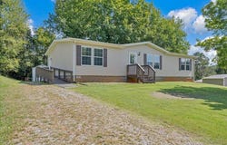 106 Crest Ct, Blue Ridge, VA 24064