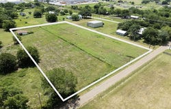 215 Old Highway 90 Loop, Schulenburg, TX 78956