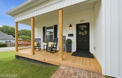 210 E 1st Ave, Lenoir City, TN 37771