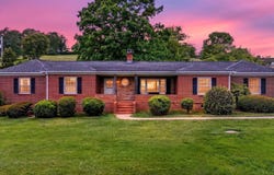 11 AVALON LN, Lexington, VA 24450