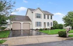 3 LOGANS Run, ENOLA, PA 17025