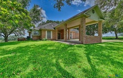 1552 Holub Road, Schulenburg, TX 78956