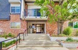 5252 Coldwater Canyon Ave, Van Nuys, CA 91401
