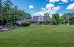 227 Eight Lots Rd, Sutton, MA 01590