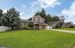 10 FORREST DR, BLACKWOOD, NJ 08012