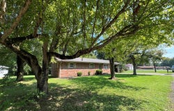 90 Sunset, PARIS, TN 38242