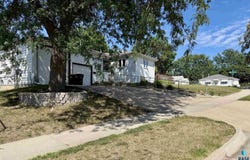 3120 E 19th St, Sioux Falls, SD 57103