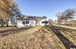 411 W NORTH Street, Morrisonville, IL 62546