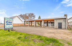 214 N Pacific Highway, Talent, OR 97540