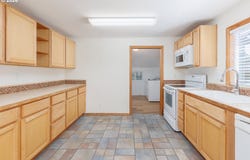 561 W OLIVE St, Newport, OR 97365