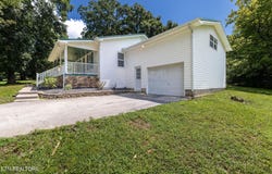 130 Oakland Ave, Lenoir City, TN 37771