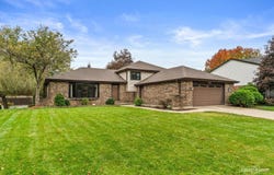 2213 Hamilton Lane, Darien, IL 60561