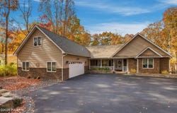 104 Surrey Lane, Lords Valley, PA 18428