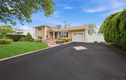 5 Delaware Avenue, Commack, NY 11725