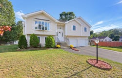 5 Ivy Cir, Randolph, MA 02368