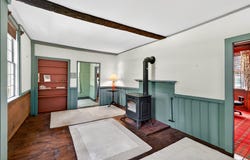 17 S Main St, Petersham, MA 01366