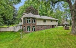 121 Saeger Ave, Oconomowoc, WI 53066