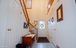 92 Commonwealth Drive, Glenmont, NY 12077