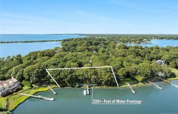 210 Redwood Road, Sag Harbor, NY 11963