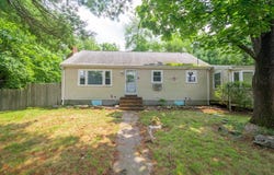 81 Border Rd, Holbrook, MA 02343