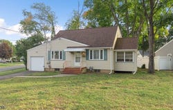37 Leeds Dr, South Plainfield Boro, NJ 07080-3611