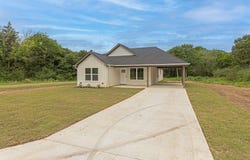 979 Brazos St, Bullard, TX 75757