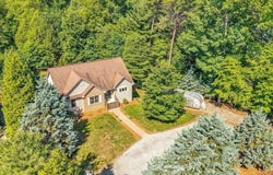 400 HARBOR LANDING DR, Moneta, VA 24121