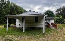 565 Town Bridge Road, Saluda, VA 23149