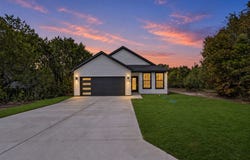 932 Bosque River Drive, Granbury, TX 76048
