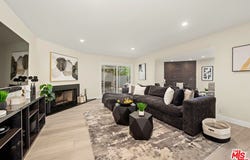 21490 Arcos Dr, Woodland Hills, CA 91364