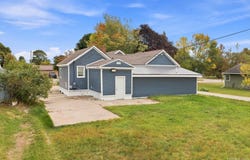 1210 S 16th Street, Escanaba, MI 49829