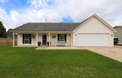 202 Hunters Run Dr, Haskell, AR 72015