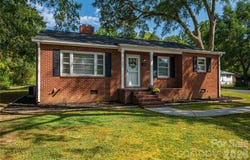123 E Dixon Street, Lincolnton, NC 28092