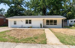 208 S Pine Lane, Carbondale, IL 62901