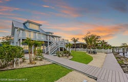 17 Vip Island, Grant, FL 32949