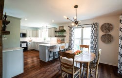 1052 Summer Creek Rd, Oconomowoc, WI 53066