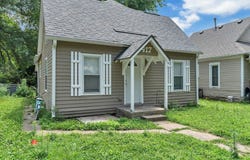 417 W 11th Ave, Winfield, KS 67156-3513